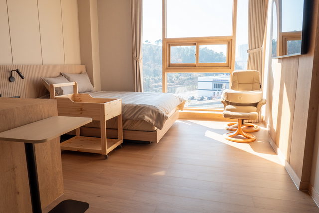 넓은 창을 가진 입원실